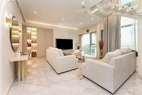 PVH - Central Park 1BR with Study Room
