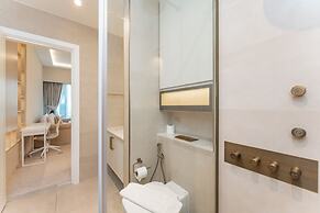 PVH - Central Park 1BR with Study Room