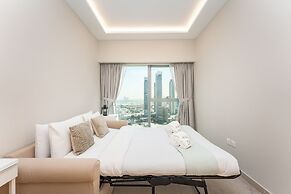 PVH - Central Park 1BR with Study Room