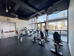 PVH - Central Park 1BR with Study Room