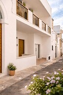 Equinox house