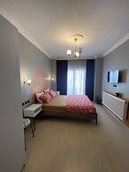 Omar Suite 360