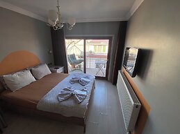 Omar Suite 360