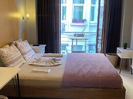 Omar Suite 360