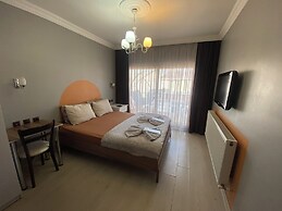 Omar Suite 360