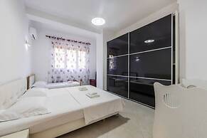 Beach Nest Escape 2BR Cozy Apartment