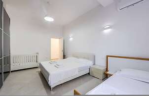 Beach Nest Escape 2BR Cozy Apartment