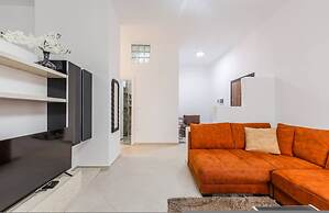 Beach Nest Escape 2BR Cozy Apartment