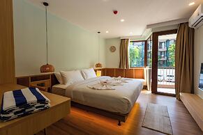 Prime Location 1BR New Condo C269