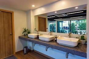 Prime Location 1BR New Condo C269