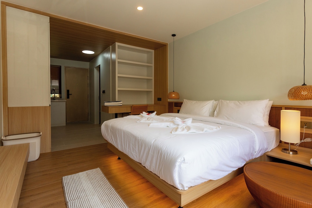 Prime Location 1BR New Condo C269