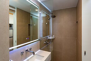 Prime Location 1BR New Condo C269