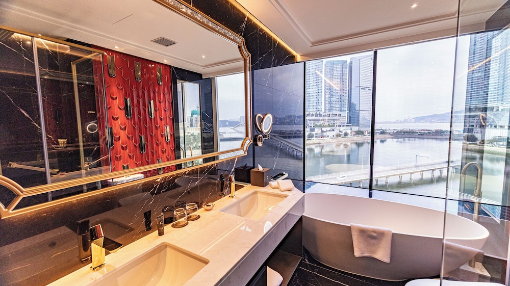 YOHO Treasure Island Hotel - Rivage Continental