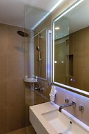 Prime Location Condo Pool Gym Sauna C270