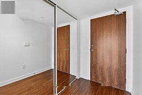 Dundas and Yonge Hotel - Suites