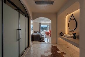 Dali CloudySky Lullaby SeaviewHotel