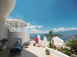 Dali CloudySky Lullaby SeaviewHotel