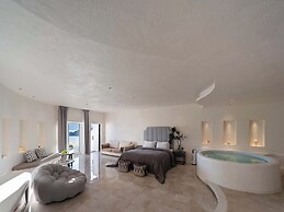 Dali CloudySky Lullaby SeaviewHotel