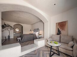 Dali CloudySky Lullaby SeaviewHotel