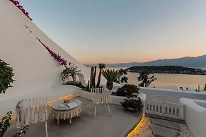 Dali CloudySky Lullaby SeaviewHotel