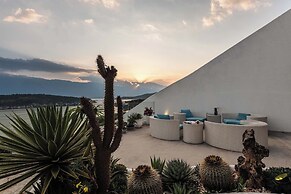 Dali CloudySky Lullaby SeaviewHotel