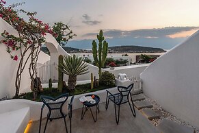 Dali CloudySky Lullaby SeaviewHotel