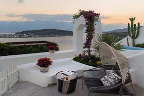 Dali CloudySky Lullaby SeaviewHotel