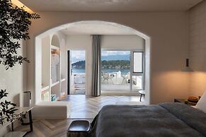 Dali CloudySky Lullaby SeaviewHotel