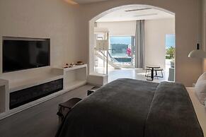 Dali CloudySky Lullaby SeaviewHotel