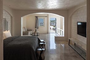 Dali CloudySky Lullaby SeaviewHotel