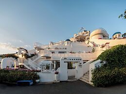 Dali CloudySky Lullaby SeaviewHotel