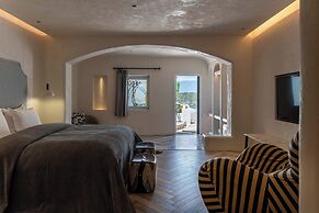 Dali CloudySky Lullaby SeaviewHotel