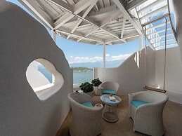 Dali CloudySky Lullaby SeaviewHotel