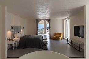 Dali CloudySky Lullaby SeaviewHotel
