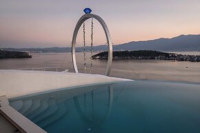 Dali CloudySky Lullaby SeaviewHotel