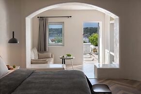 Dali CloudySky Lullaby SeaviewHotel