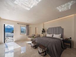 Dali CloudySky Lullaby SeaviewHotel