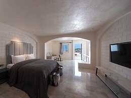 Dali CloudySky Lullaby SeaviewHotel