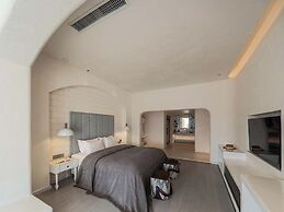 Dali CloudySky Lullaby SeaviewHotel