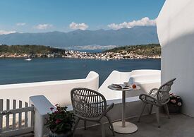 Dali CloudySky Lullaby SeaviewHotel