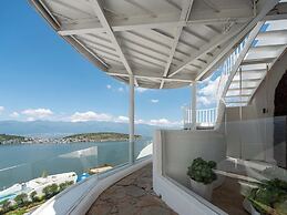 Dali CloudySky Lullaby SeaviewHotel