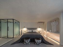 Dali CloudySky Lullaby SeaviewHotel