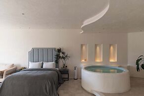 Dali CloudySky Lullaby SeaviewHotel
