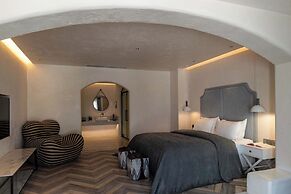 Dali CloudySky Lullaby SeaviewHotel