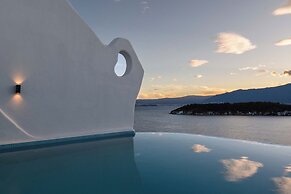 Dali CloudySky Lullaby SeaviewHotel