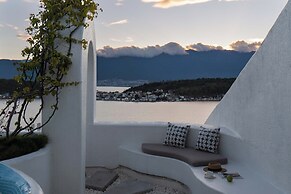 Dali CloudySky Lullaby SeaviewHotel