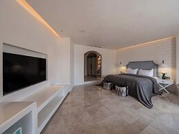 Dali CloudySky Lullaby SeaviewHotel