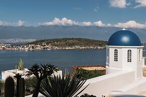 Dali CloudySky Lullaby SeaviewHotel