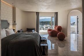 Dali CloudySky Lullaby SeaviewHotel