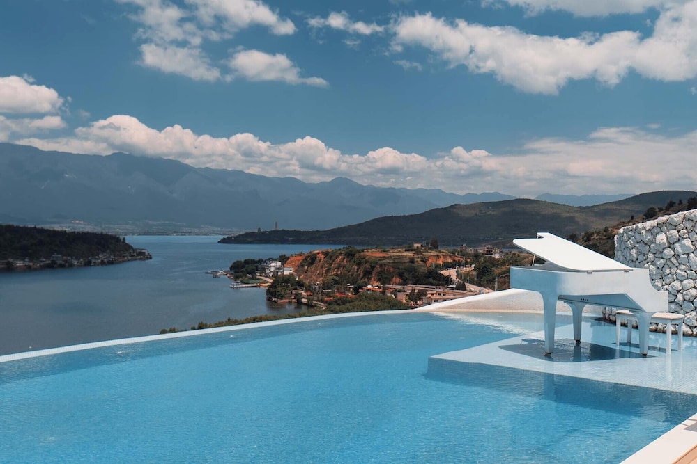 Dali CloudySky Lullaby SeaviewHotel